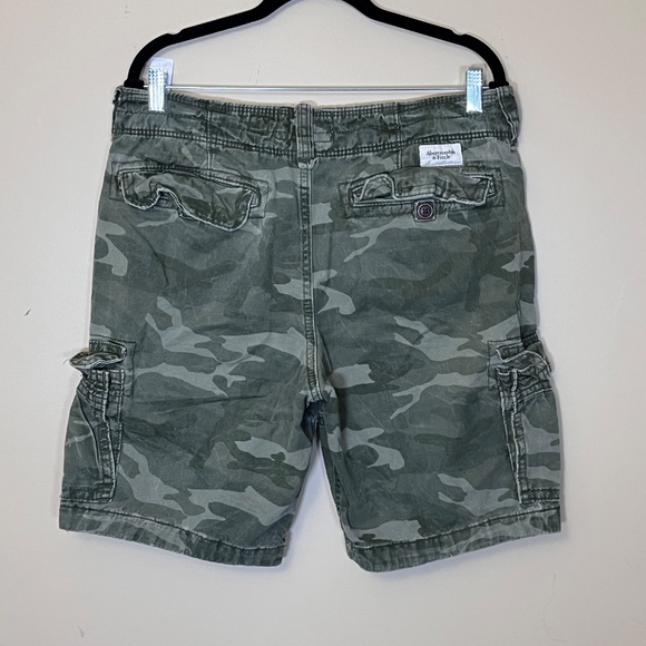 Abercrombie Fitch Camo Cargo Pockets Heavyweight Shorts - Men's Size 32 - Green - Picture 4 of 11